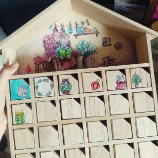Maluji pro Vás nový adventní kalendář 😍 tentokráte celodřevěný 👏🏽 Těším se, až budu hotový, je to radost 🤎 Snad stihnu...