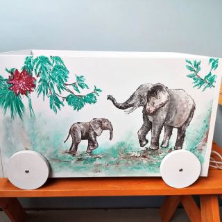 Velmi ráda maluji i bedny a komody na hračky, které se dají využít ale multifunkčně - například i jako organizátory do...